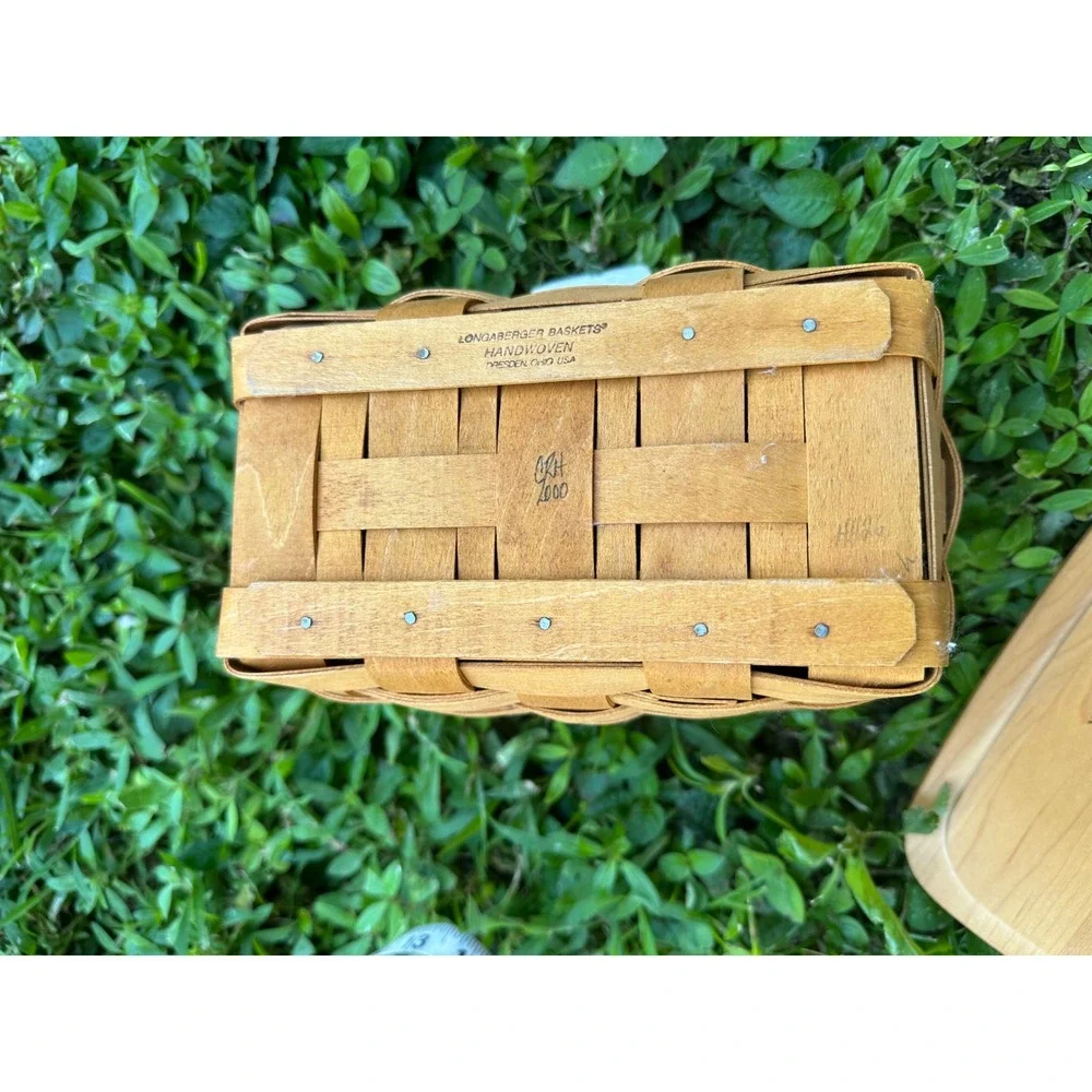 Longaberger 2000 Handwoven Recipe Basket with Woodcrafts Lid and Ceramic Tie-On